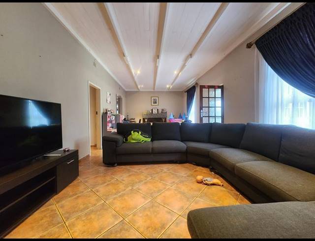 3 BEDROOM HOUSE FOR SALE IN BRACKENHURST